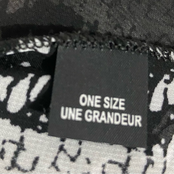 Rapz women black and white plaid long craftan pullover cover up. One size. NWT. - Picture 5 of 7